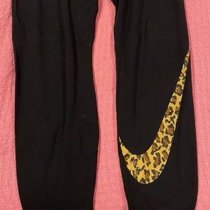 Nike leopard Swoosh leggings